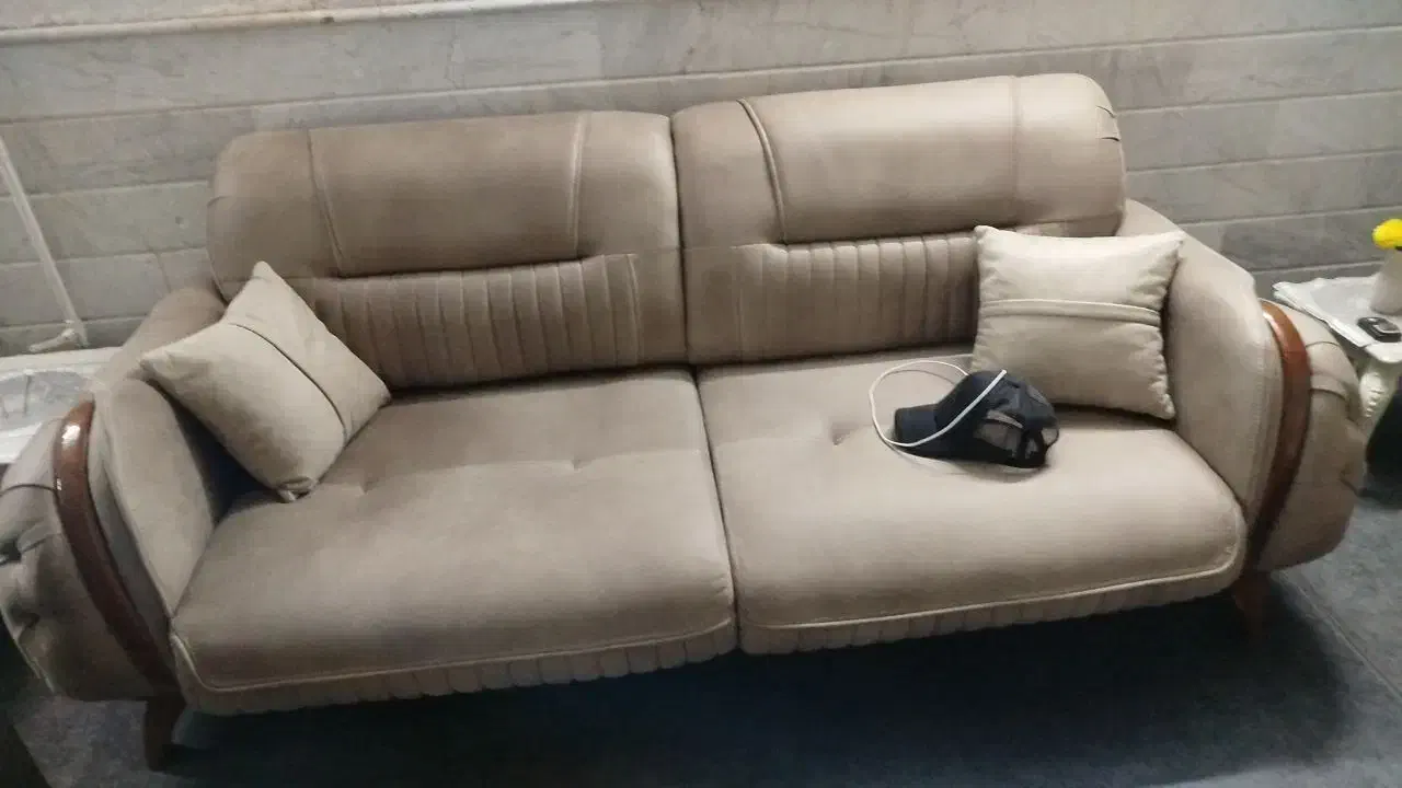 مبل هشت نفره یکماه استفاده نشده|مبلمان خانگی و میز عسلی|قم, شهرک امام حسن|دیوار