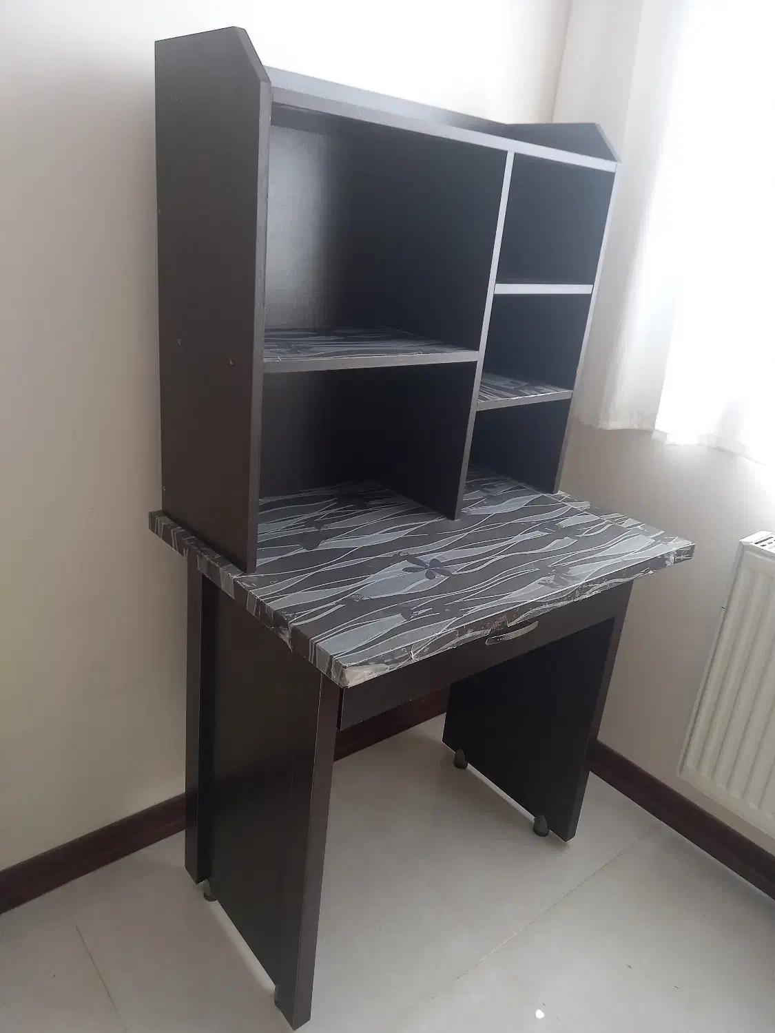 میز|میز تحریر و کامپیوتر|شاهین‌شهر, خانه کارگر|دیوار