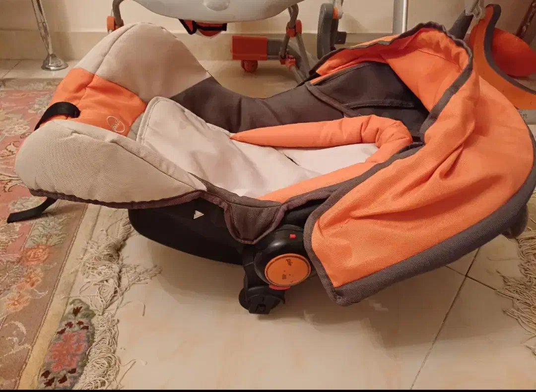 تخت پارک و کاسکله و صندلی غذا کریر و روروئک|اسباب و اثاث بچه|مشهد, شهید رضوی|دیوار