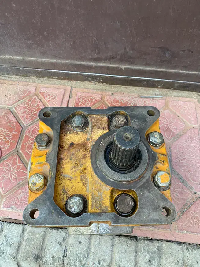 پمپ هیدرولیک بلدوزر کوماتسو ۸۵|ماشینآلات صنعتی|کرمانشاه, |دیوار