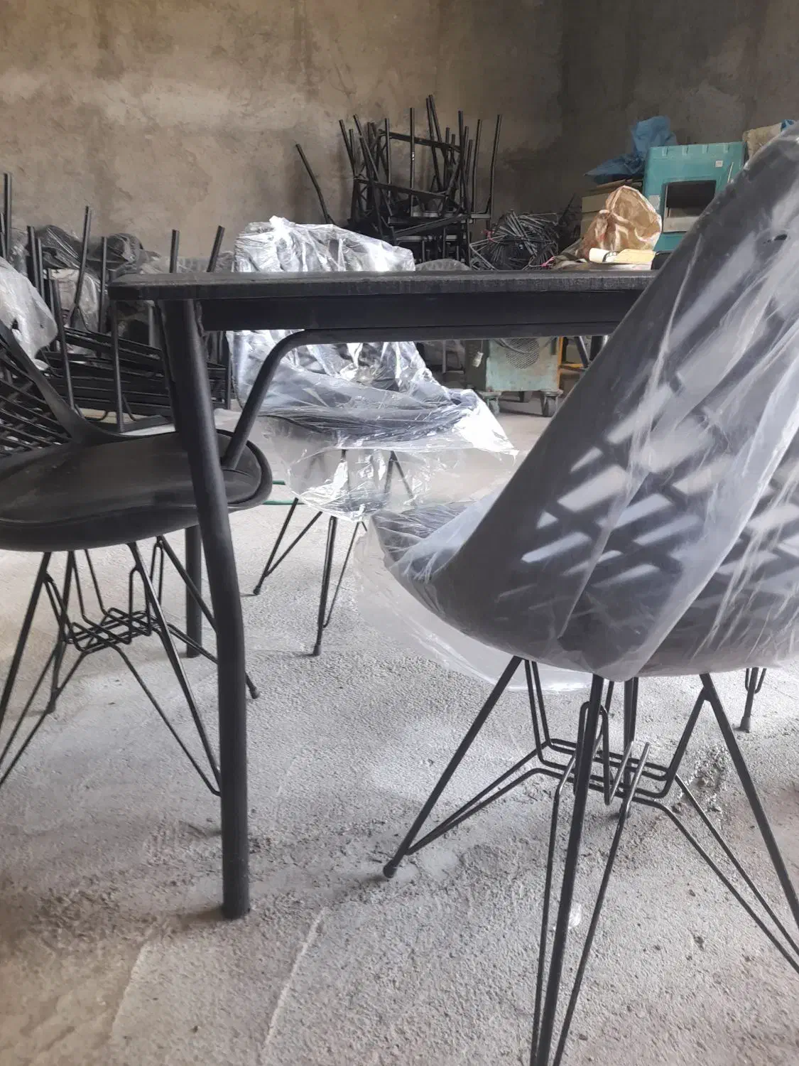 صندلی پایه چوبی سبز|کافیشاپ و رستوران|یزد, |دیوار