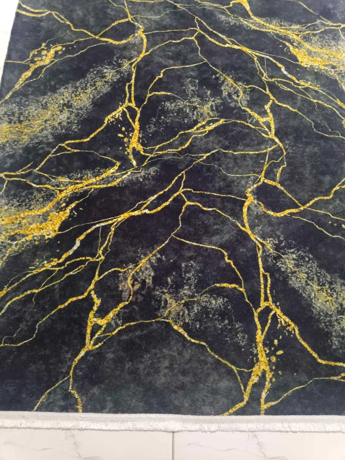 قالیچه ماشینی (۴متری) قیمت مناسب|فرش|شاهدشهر, |دیوار