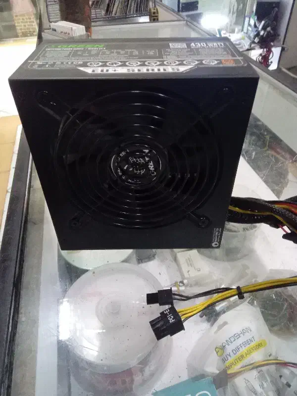 پاور دارای ۸پین گرافیک|قطعات و لوازم جانبی رایانه|ملارد, |دیوار