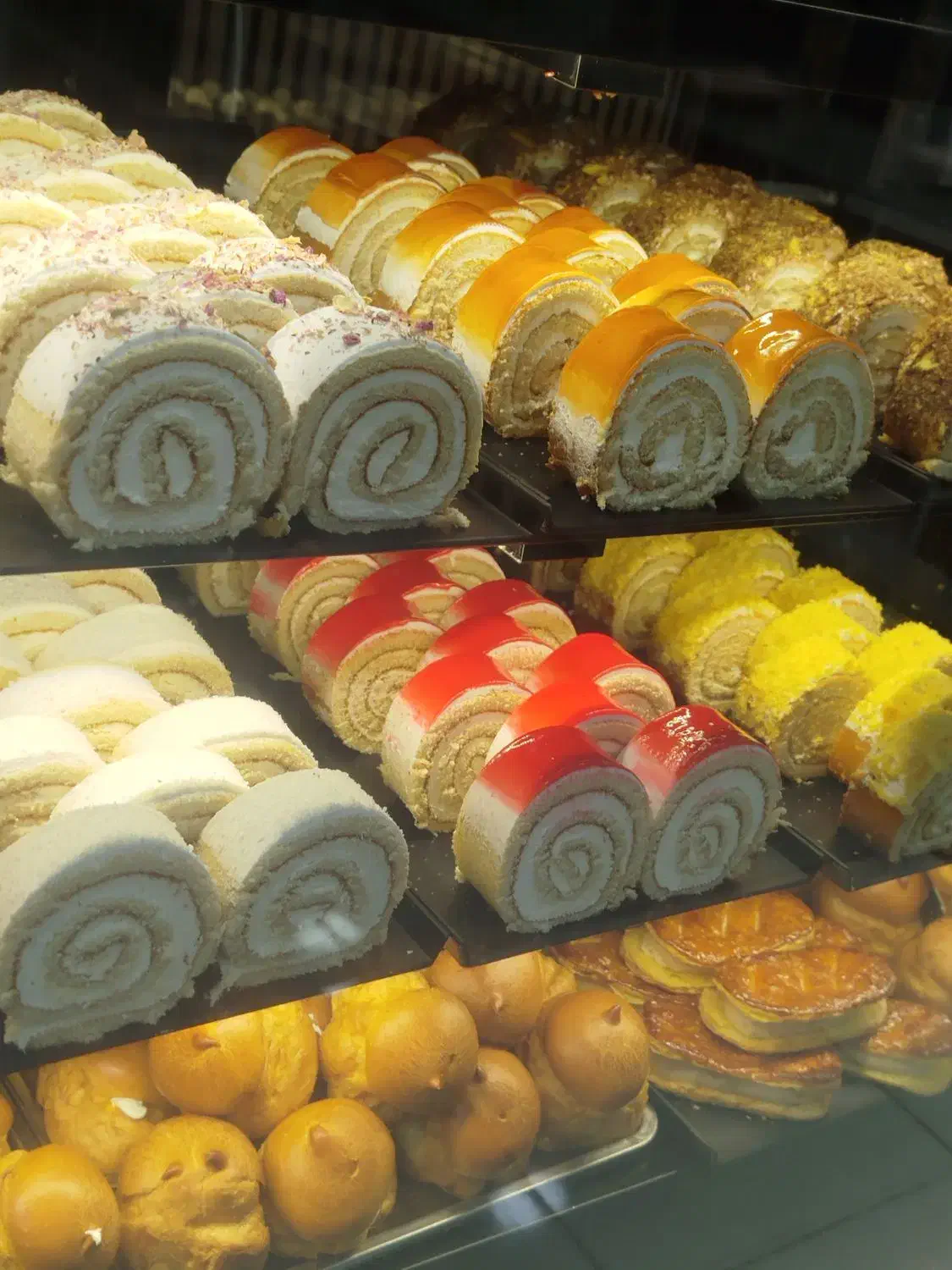 فروشنده برای شیرینی سرا|استخدام خدمات فروشگاه و رستوران|ماهدشت, |دیوار