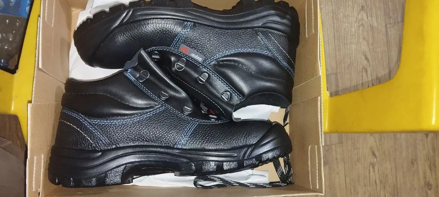 کفش ایمنی|کیف، کفش، کمربند|قائن, |دیوار