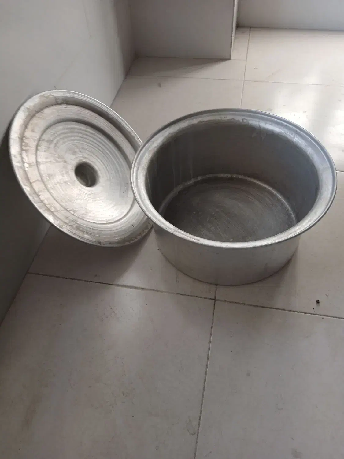 قابلمه ( ارتفاع ۲۰ و قطر ۴۰ )|ظروف پختوپز|تبریز, |دیوار