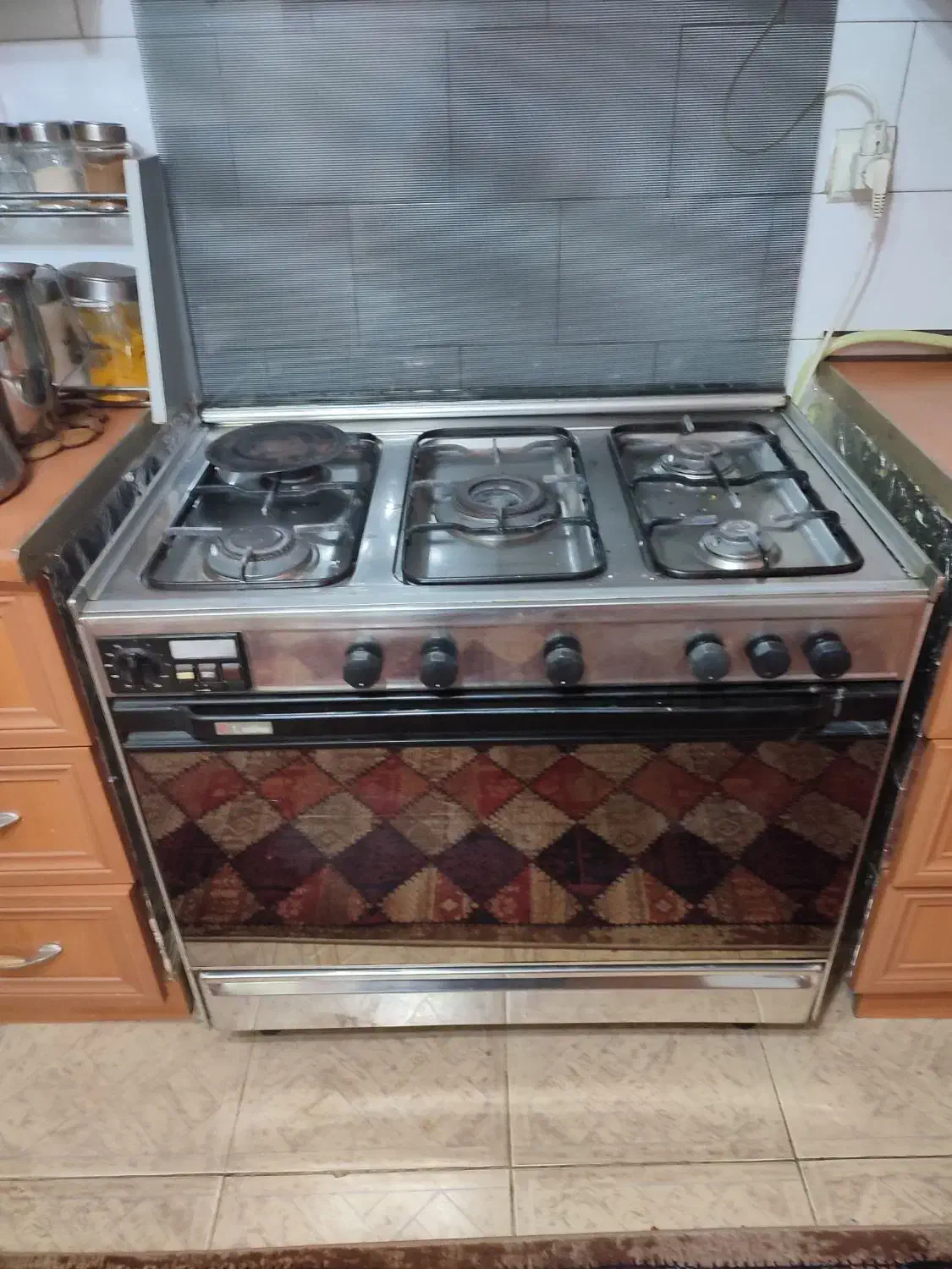 اجاق گاز فردار همراه با دوعدد جوجه گردان|اجاق گاز و لوازم برقی پختوپز|خرمآباد, |دیوار