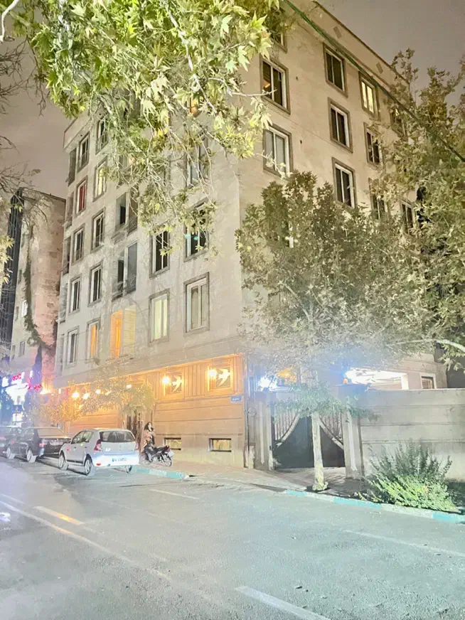 ۷۴ متر آپارتمان / ۲ خواب / سه جهت نور / میرداماد