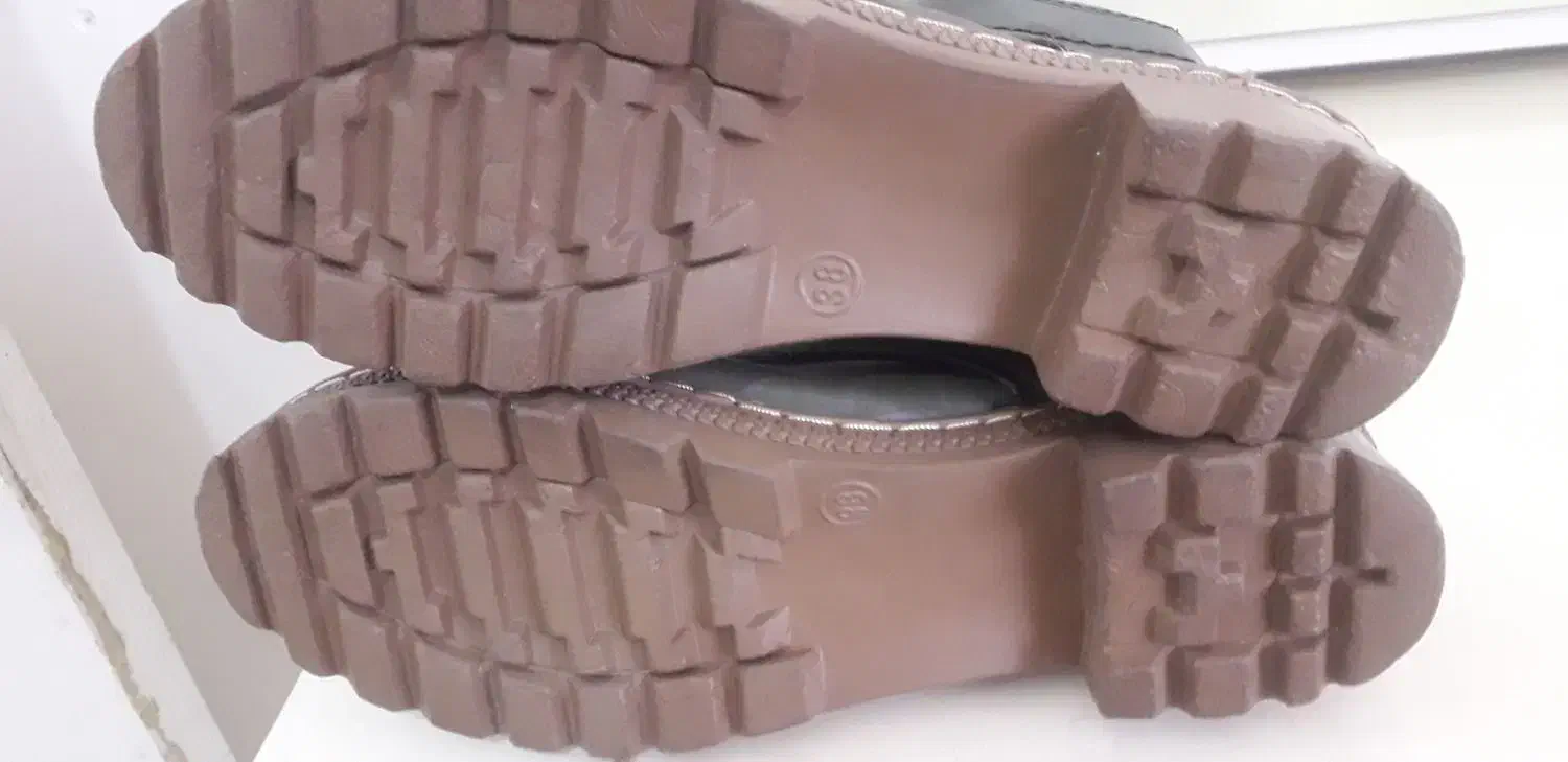 تعدادی کفش به فروش میرسد|کیف، کفش، کمربند|پردیس, فاز ۱۱|دیوار