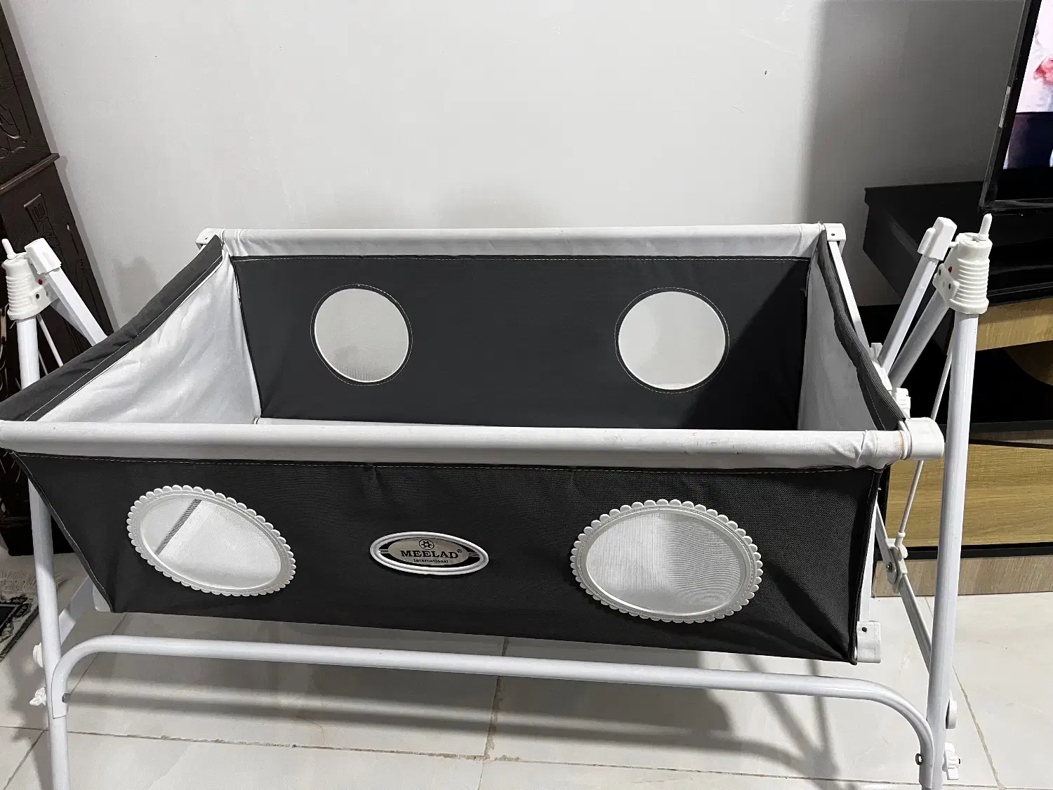 گهواره|تخت و صندلی بچه|لاهیجان, لیالستان|دیوار