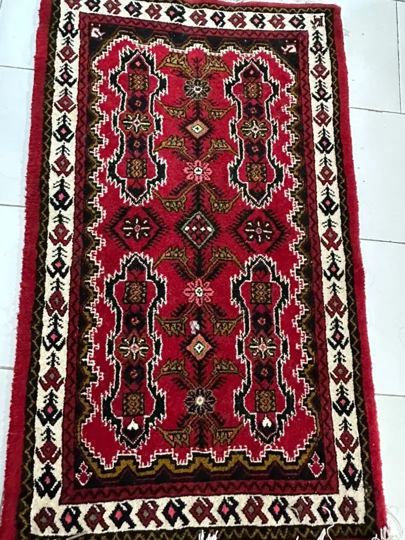 قالیچه دستبافت زمینه لاکی|فرش|رشت, انصاری|دیوار