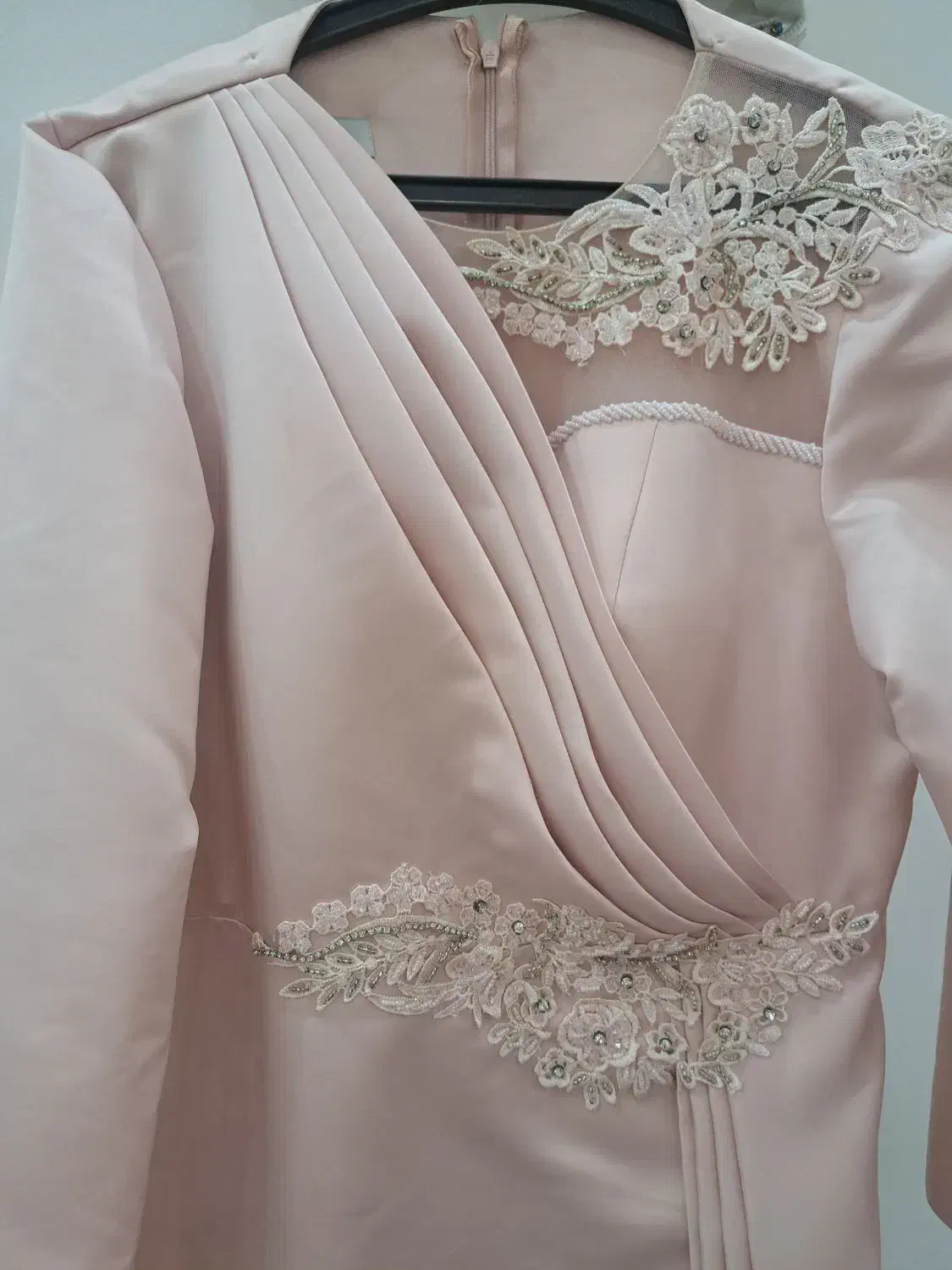 لباس مجلسی|لباس|اندیشه, اندیشه فاز ۱|دیوار