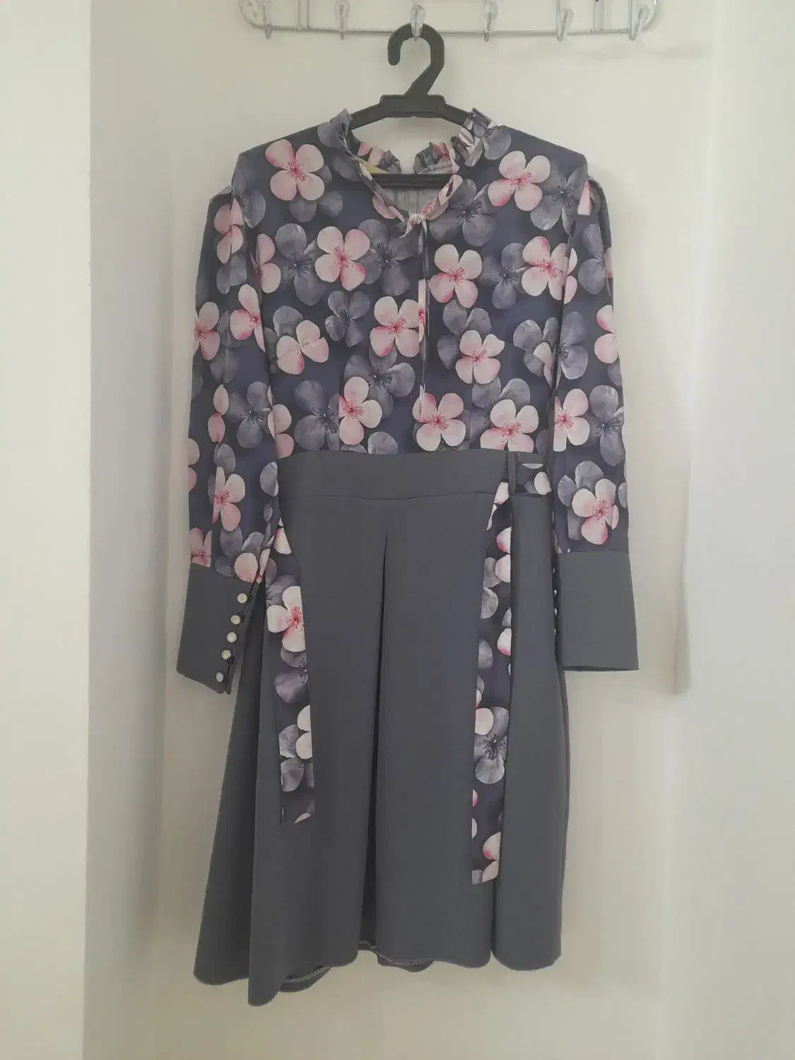 لباس|لباس|اسفراین, |دیوار