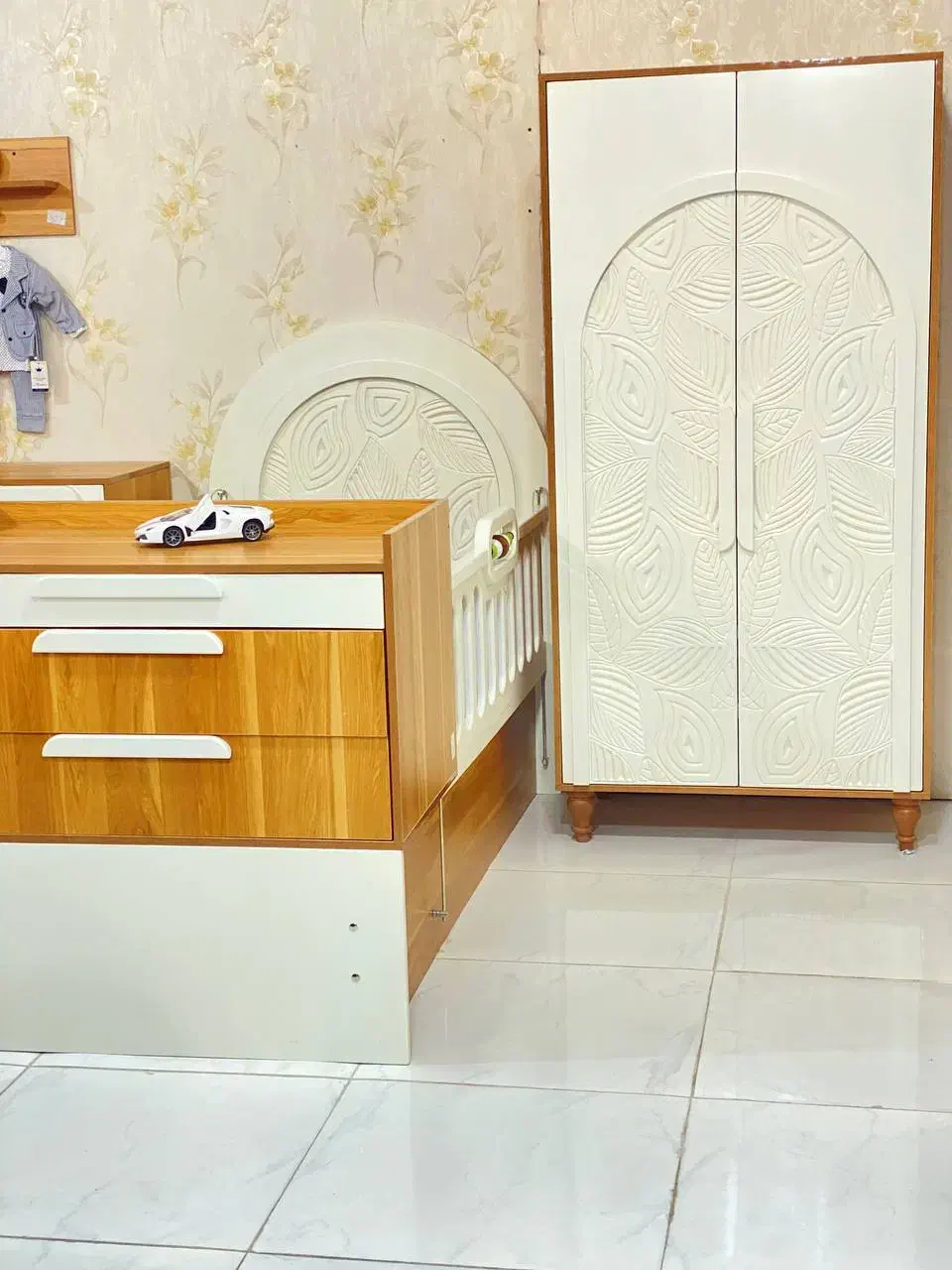 سرویس چوب نوزاد|تخت و صندلی بچه|تربت‌حیدریه, شهرک ولیعصر|دیوار