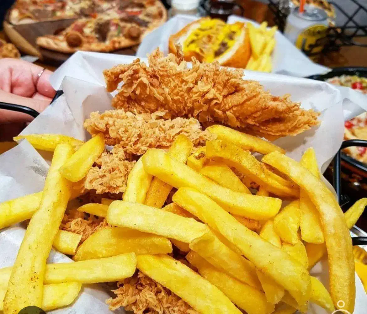 به یک اشپز فرنگی نیازمندیم|استخدام خدمات فروشگاه و رستوران|قیدار, |دیوار