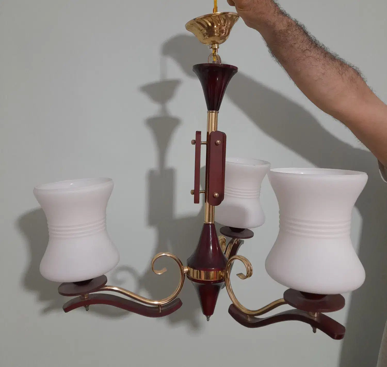 لوستر شیک و سالم سه شعله|لوستر و چراغ آویز|مشهد, عامل|دیوار