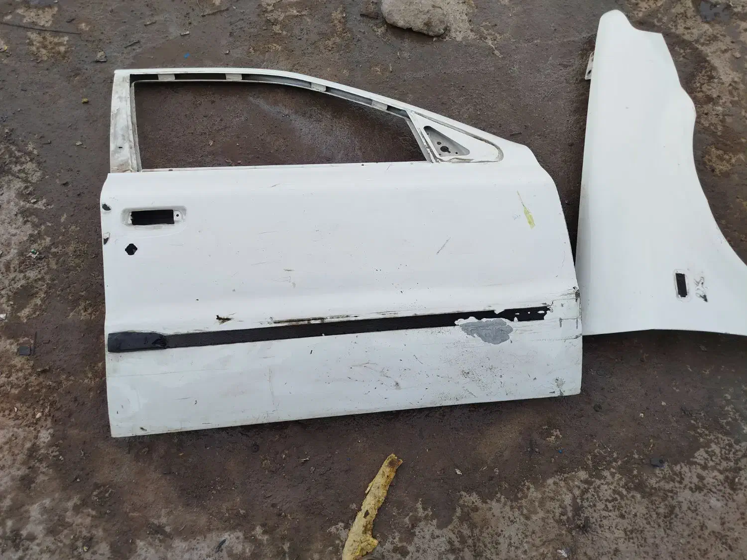 درب سمند و گلگیر راست .شاگرد|قطعات یدکی و لوازم جانبی|سبزوار, میدان بار|دیوار