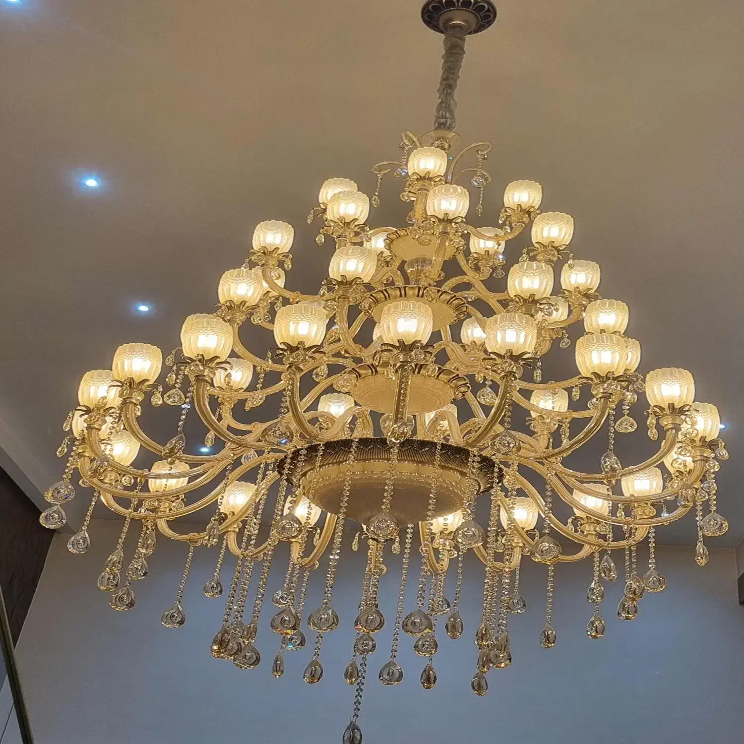 لوستر 46 شاخه واردتی|لوستر و چراغ آویز|اصفهان, طامه|دیوار