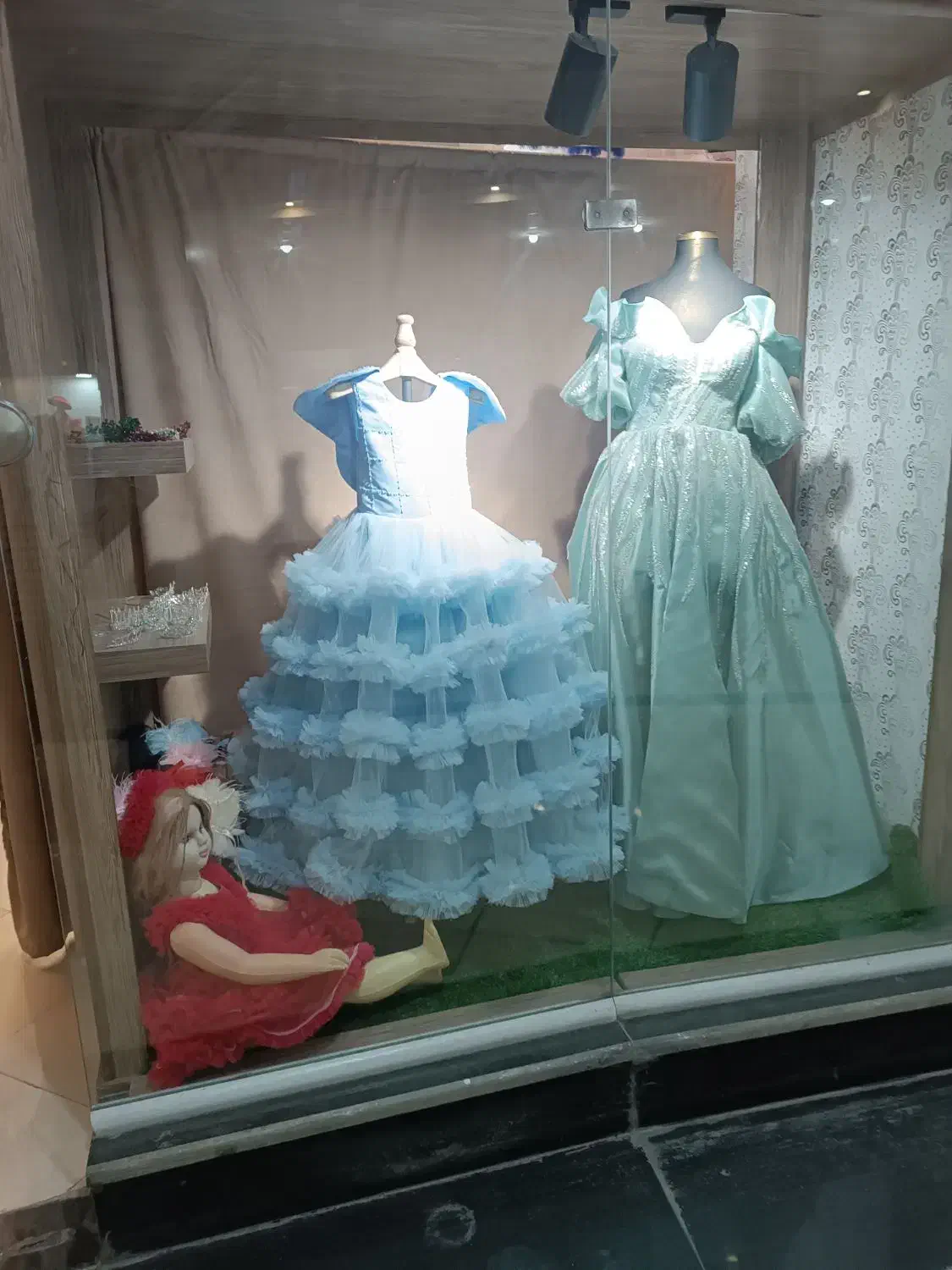 اجاره و فروش لباس عروس بچگانه ومجلسی|کفش و لباس بچه|مشهد, عامل|دیوار