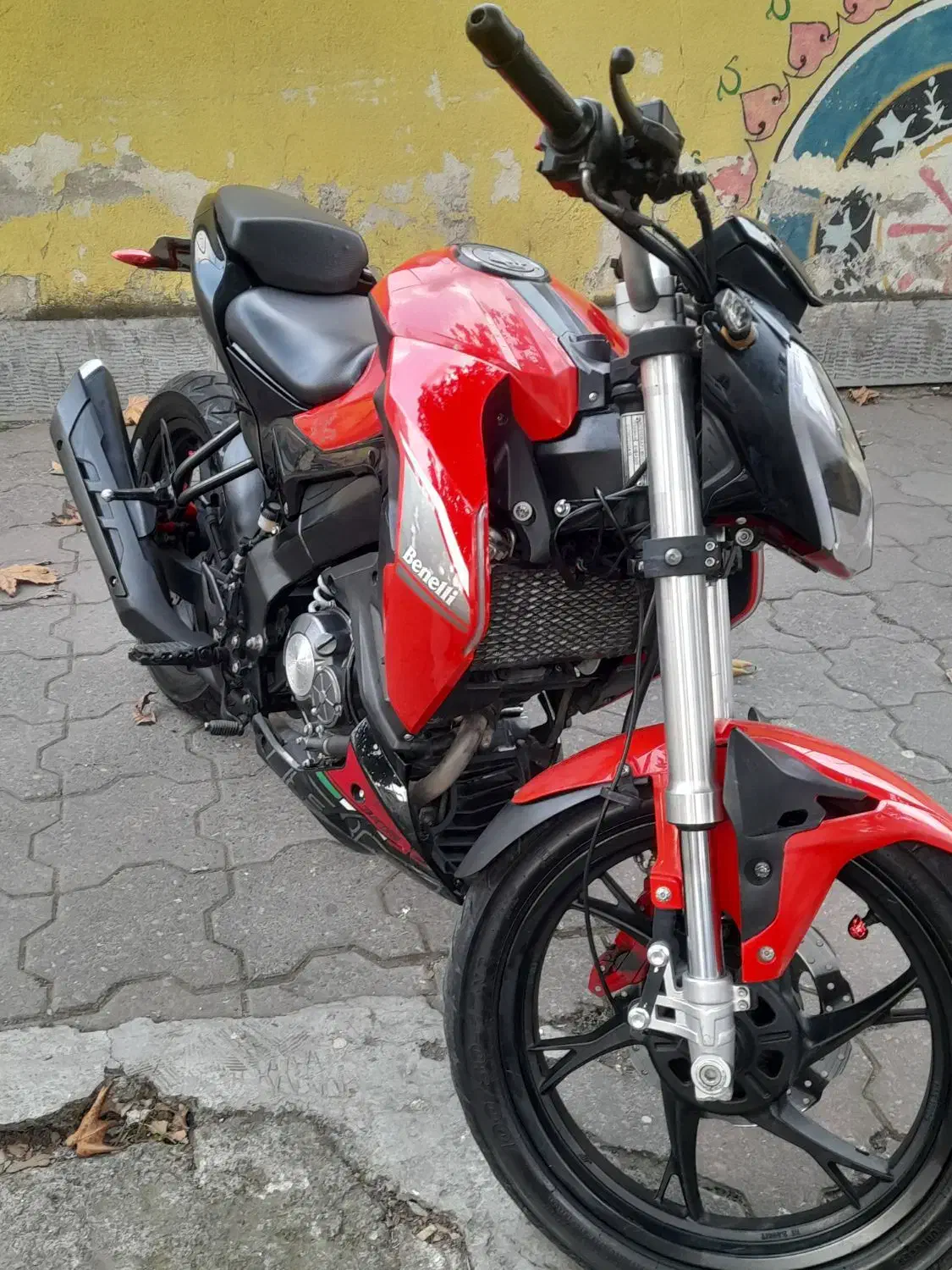 بنلی ۱۸۰s در حد|موتورسیکلت|رشت, فلسطین|دیوار