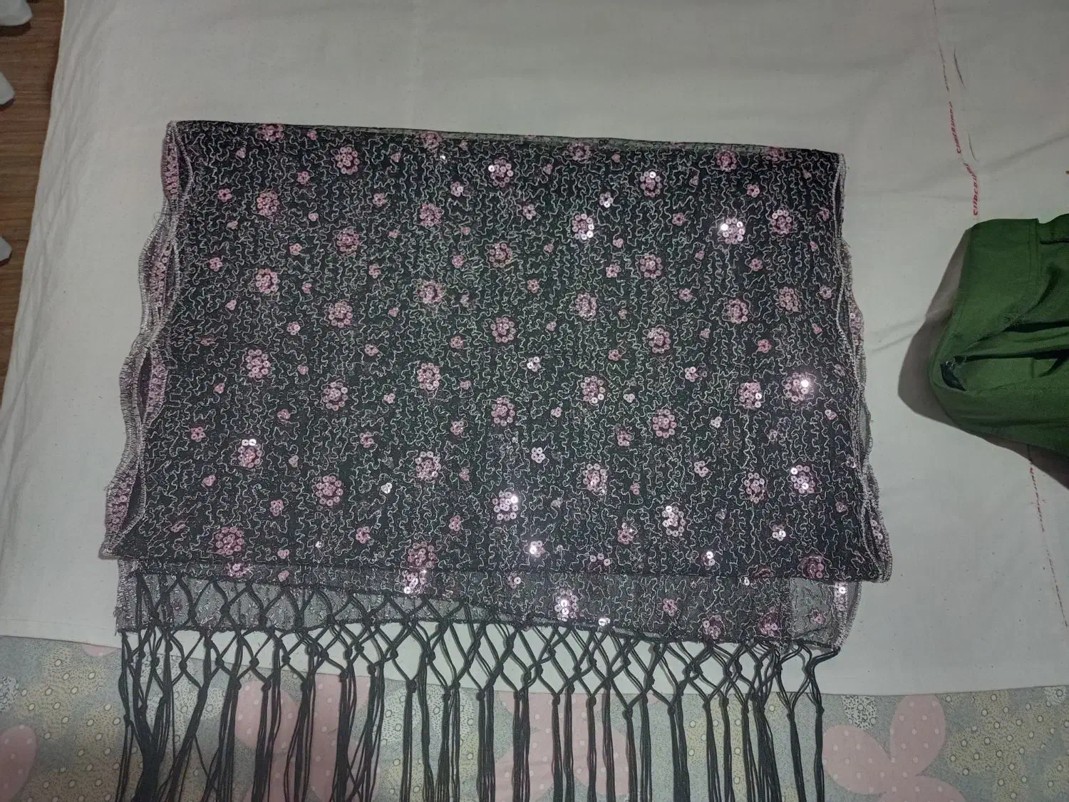 شال مجلسی|لباس|قروه, |دیوار