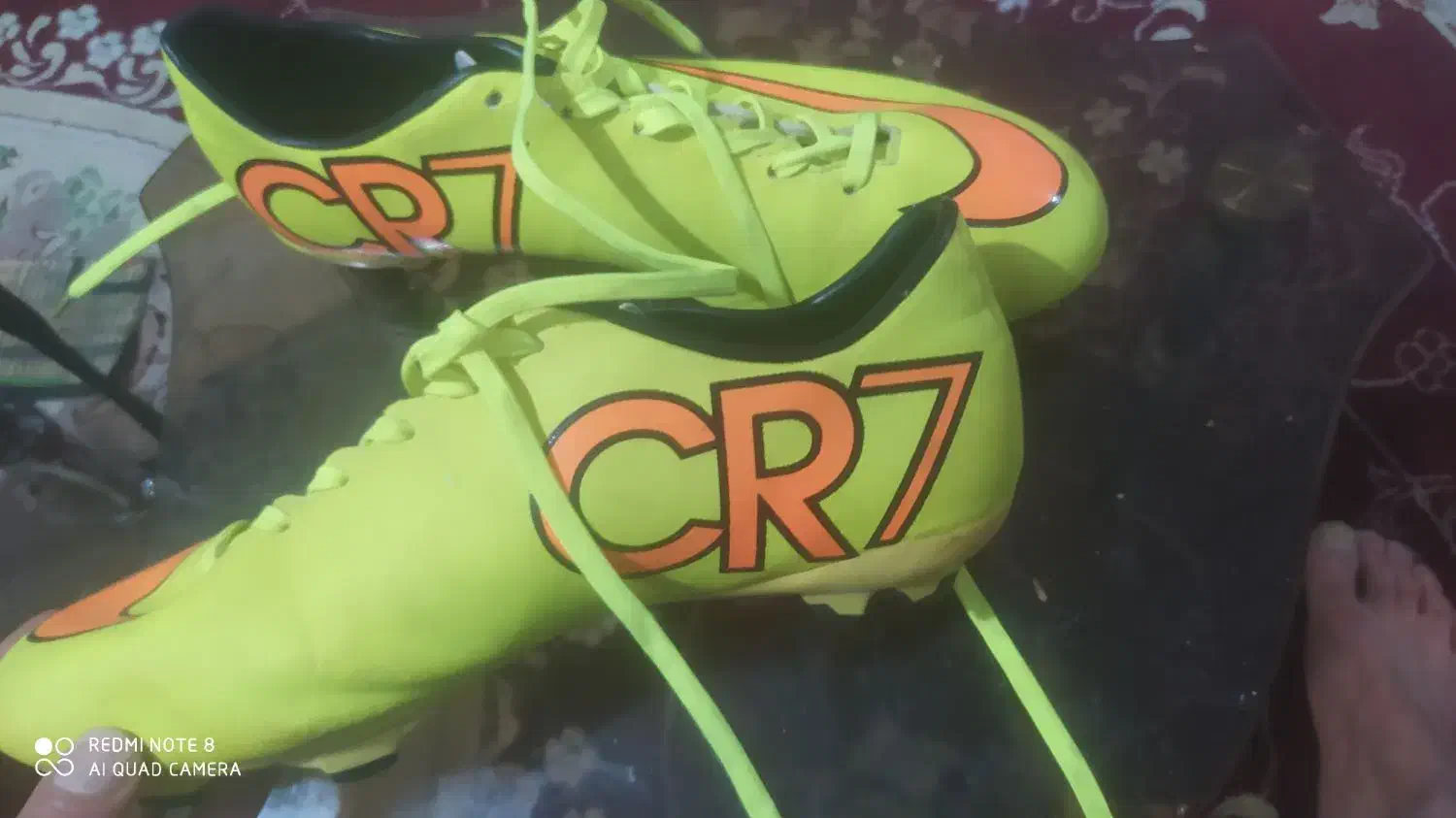 کفش استوک فوتبالی|کیف، کفش، کمربند|اندیشه, اندیشه فاز ۱|دیوار