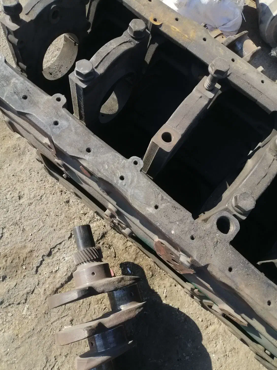 قطعات موتور هشت سیلندر و اف تمیز در حد نو  هست|ماشین‌آلات صنعتی|امیدیه, |دیوار