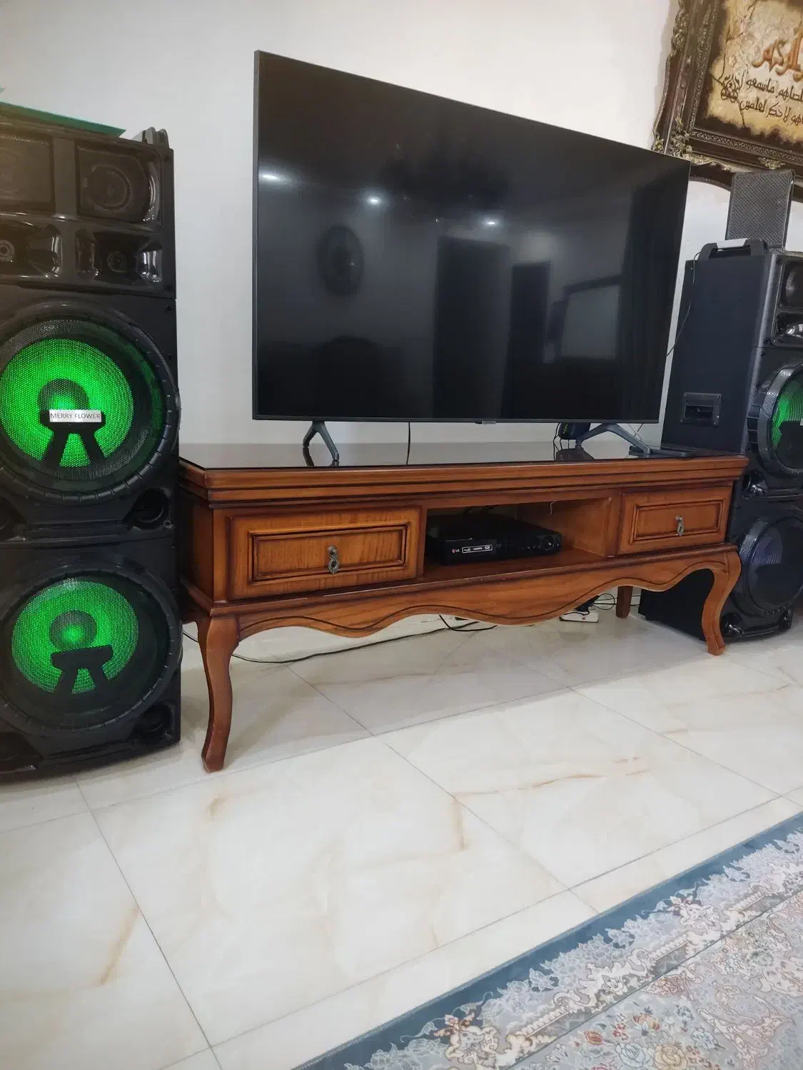 یک عدد میز تلویزیون واینه کنسول|میز تلویزیون|مشکیندشت, |دیوار