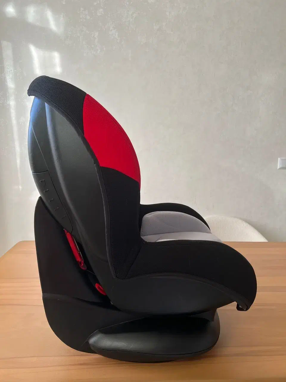 صندلی ماشین کودک|تخت و صندلی بچه|شاهینشهر, حافظ جنوبی|دیوار