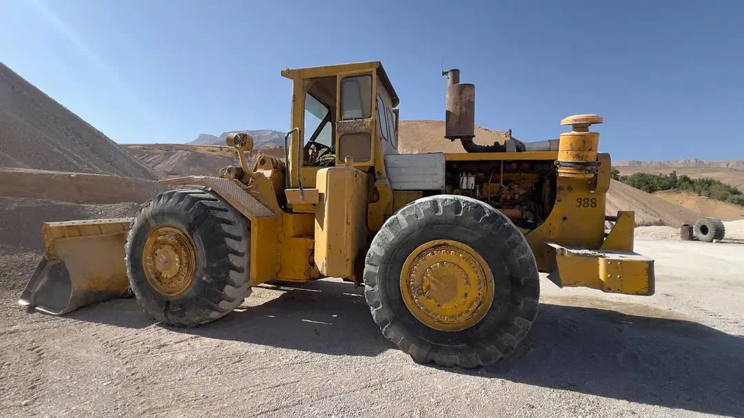 لودر ۹۸۸a بسیار تمیز|خودرو سنگین|شهرکرد, |دیوار