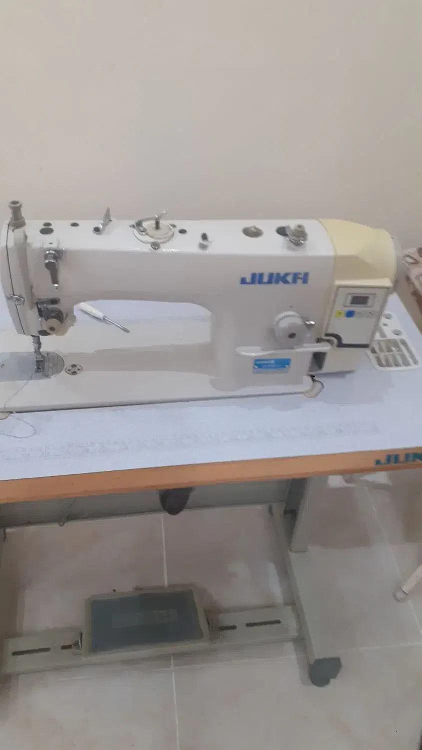 فروش فوری چرخ خیاطی وچرخ سردوزچهارنخ واتوصنعتی|چرخ خیاطی و ریسندگی|پرند, فاز ۶|دیوار