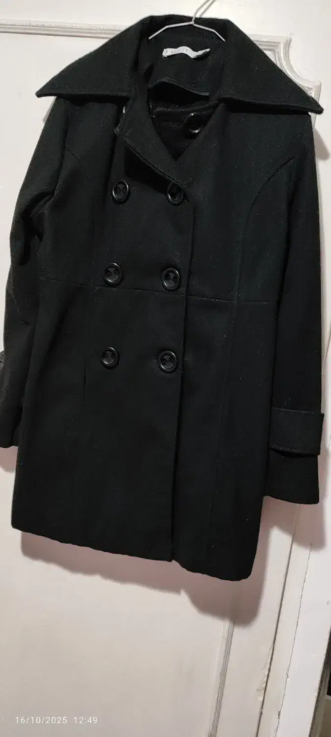 تعدادی پالتو و پافر و بارانی مانتو سایز فری|لباس|رباط‌کریم, رباط‌کریم|دیوار