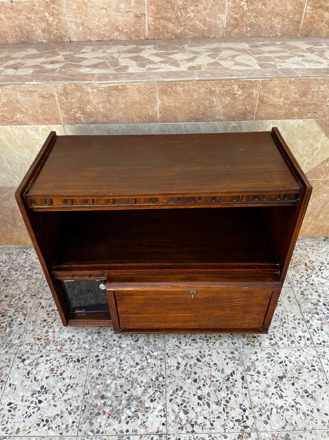 میز|میز تلویزیون|آبپخش, |دیوار