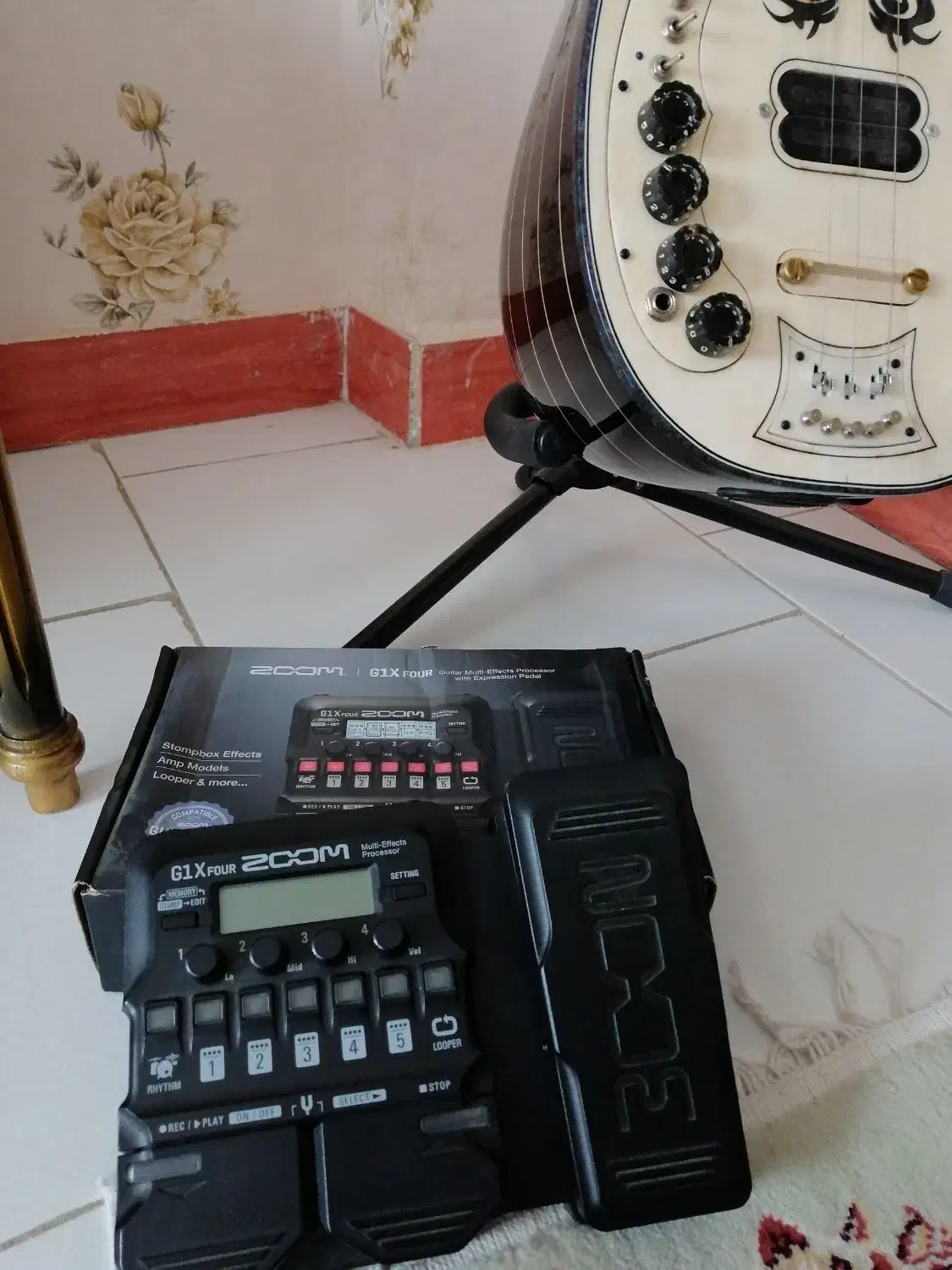 ساز برقی. zoom|سازهای سنتی|ماکو, |دیوار