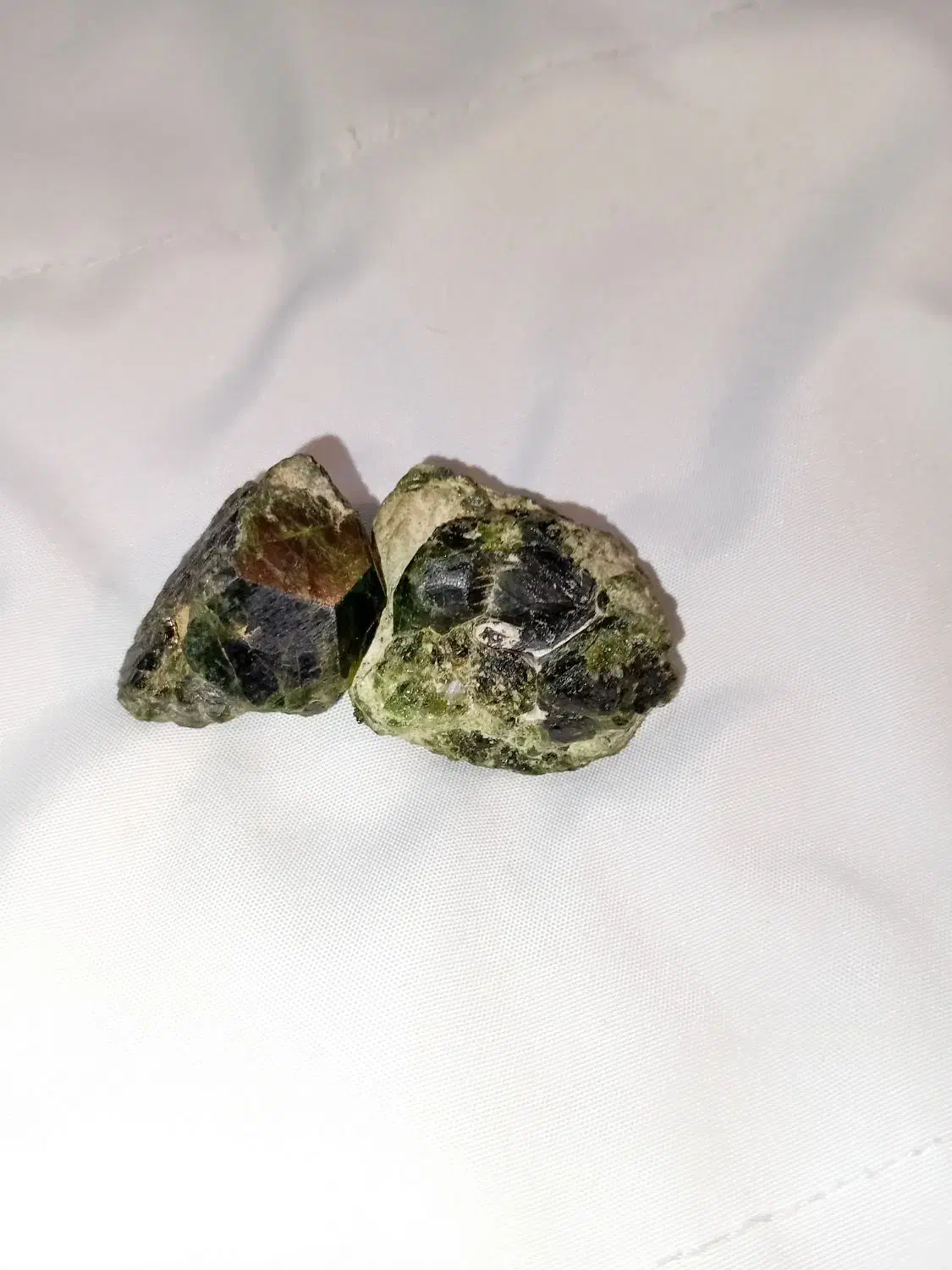 سنگ زمرود سبز|جواهرات|رباط‌کریم, کیکاور|دیوار