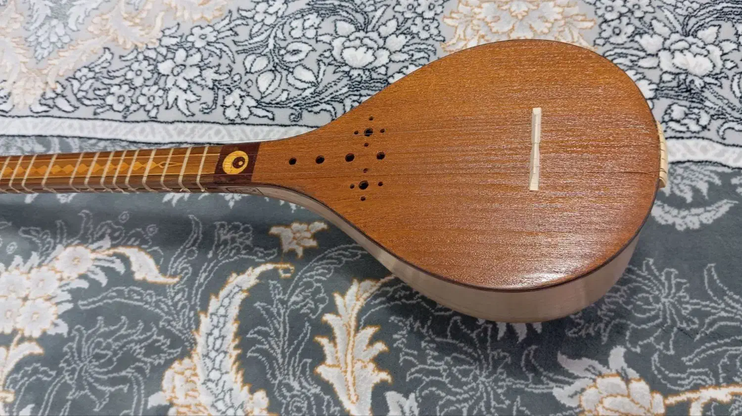 سه تار|سازهای سنتی|قدس, شهر‌قدس|دیوار