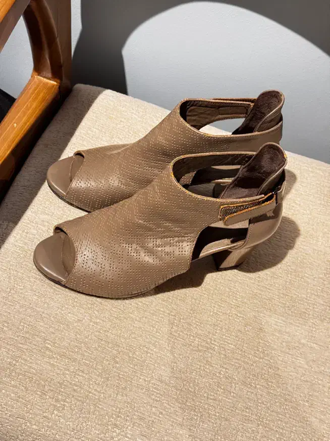 کفش چرم طبیعی زنانه ۳۹|کیف، کفش، کمربند|ساری, |دیوار