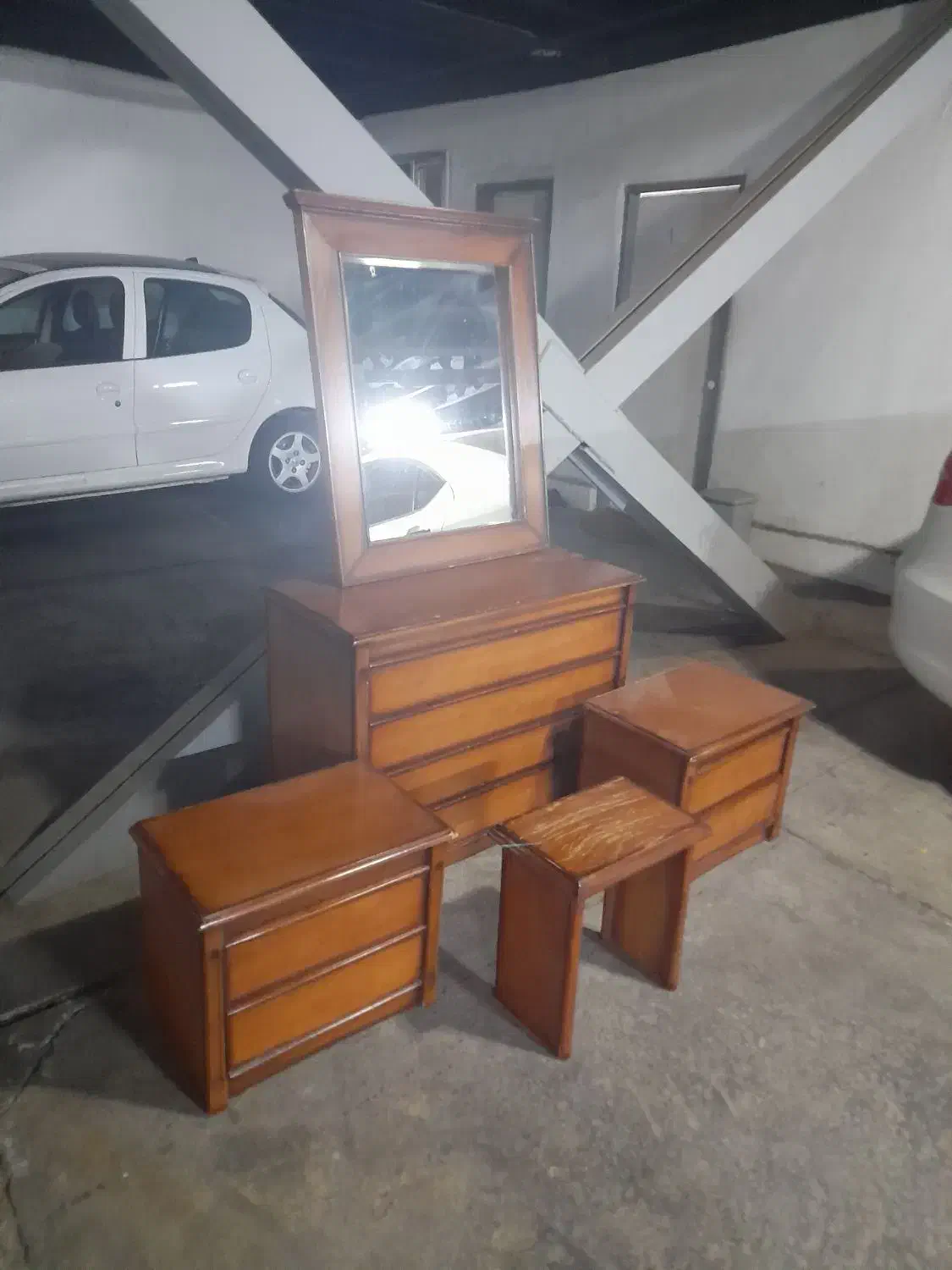 تخت خواب دو نفره با میز آینه و دوتا میز عسلی|تخت و سرویس خواب|تهران, شهرک بوعلی|دیوار