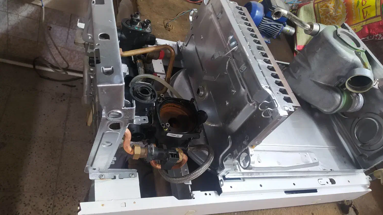 تعمیرات تخصصی پکیچ|آبگرمکن، پکیج، شوفاژ|آبیک, |دیوار