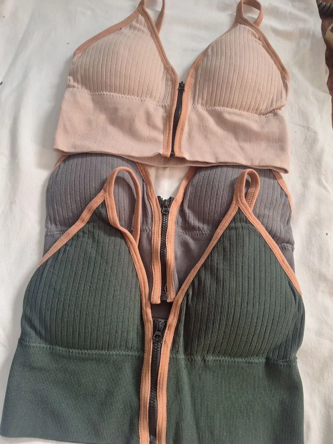 نیم تنه|لباس|کرج, حصار|دیوار