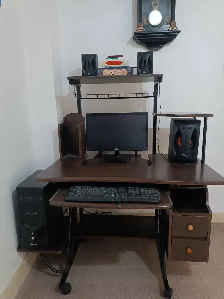 کامپیوتر ۲۱ اینچ با میز|رایانه رومیزی|تالش, هشتپر|دیوار