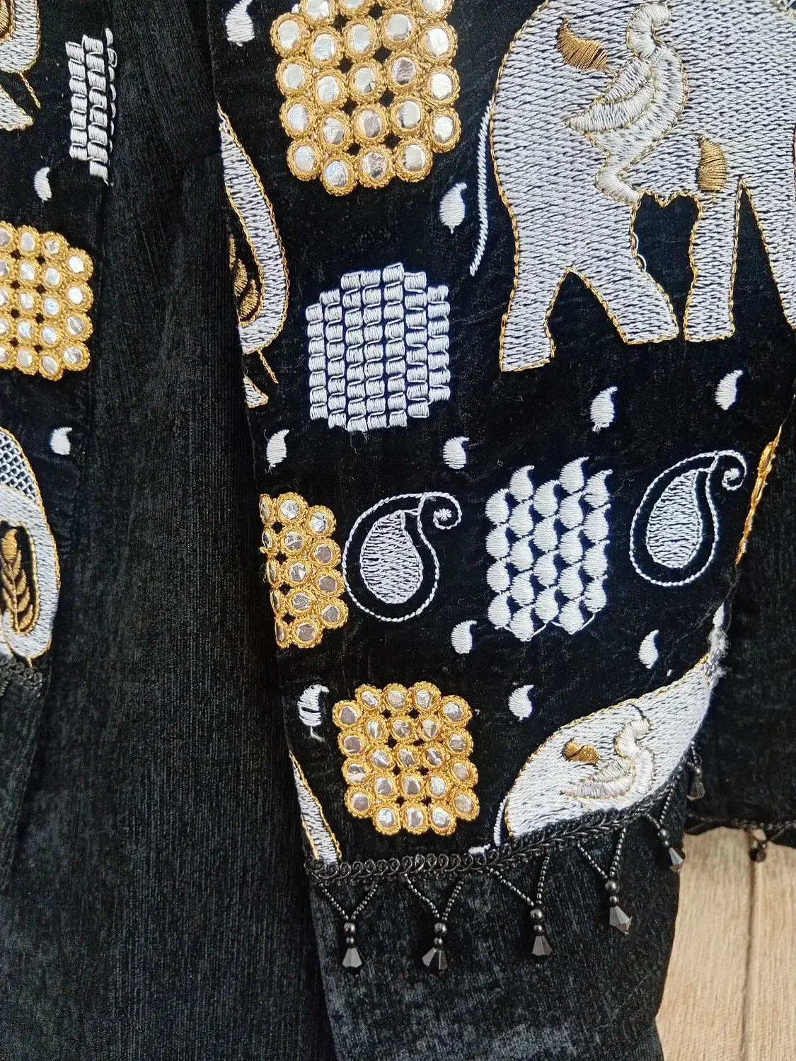 کت وسارافون مخمل وسوزن دوزی|لباس|بم, |دیوار