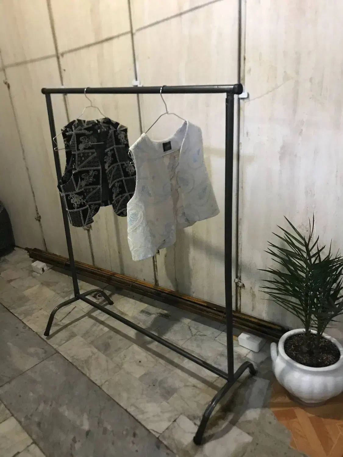 رگال اهنی|بندرخت و رختآویز|کرج, حصارک بالا|دیوار