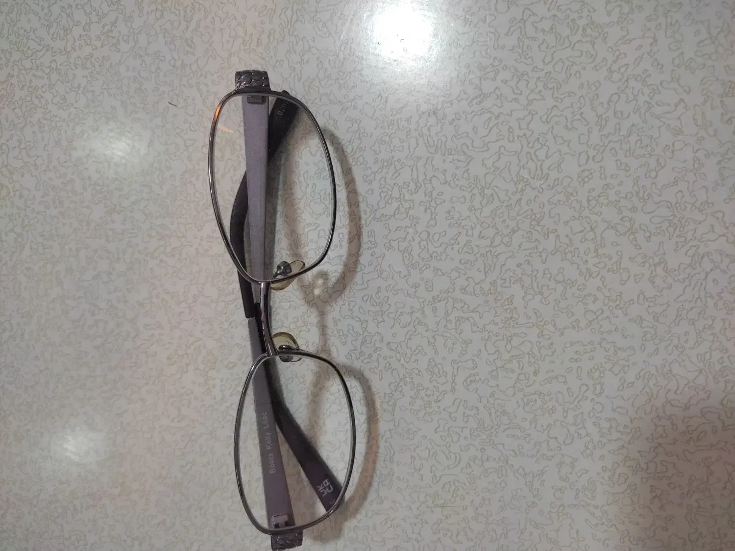 عینک طبی زنونه|آرایشی، بهداشتی، درمانی|برخوار, |دیوار