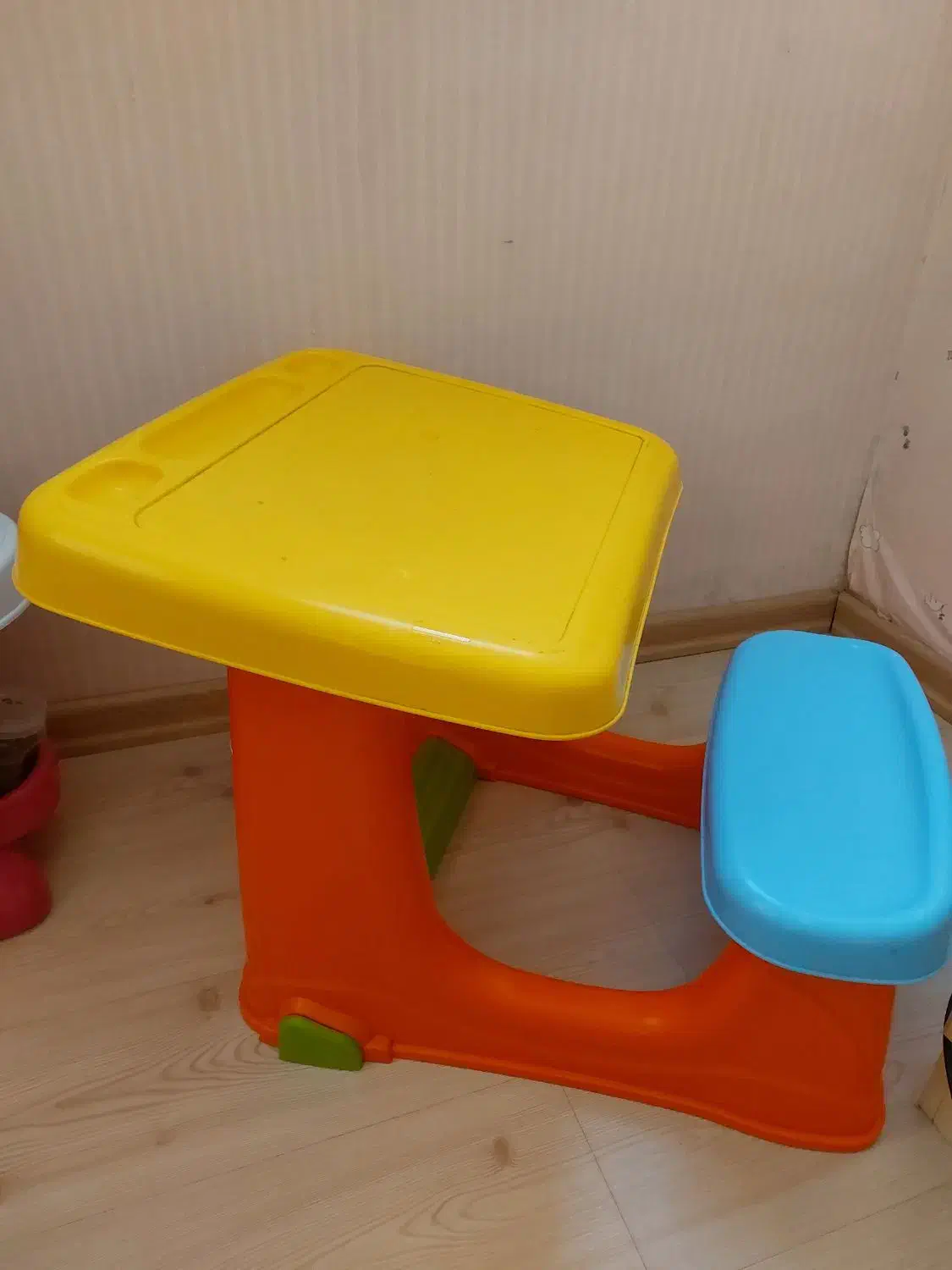 میز تحریر و آشپزخانه بچگانه|اسباب و اثاث بچه|اردبیل, |دیوار