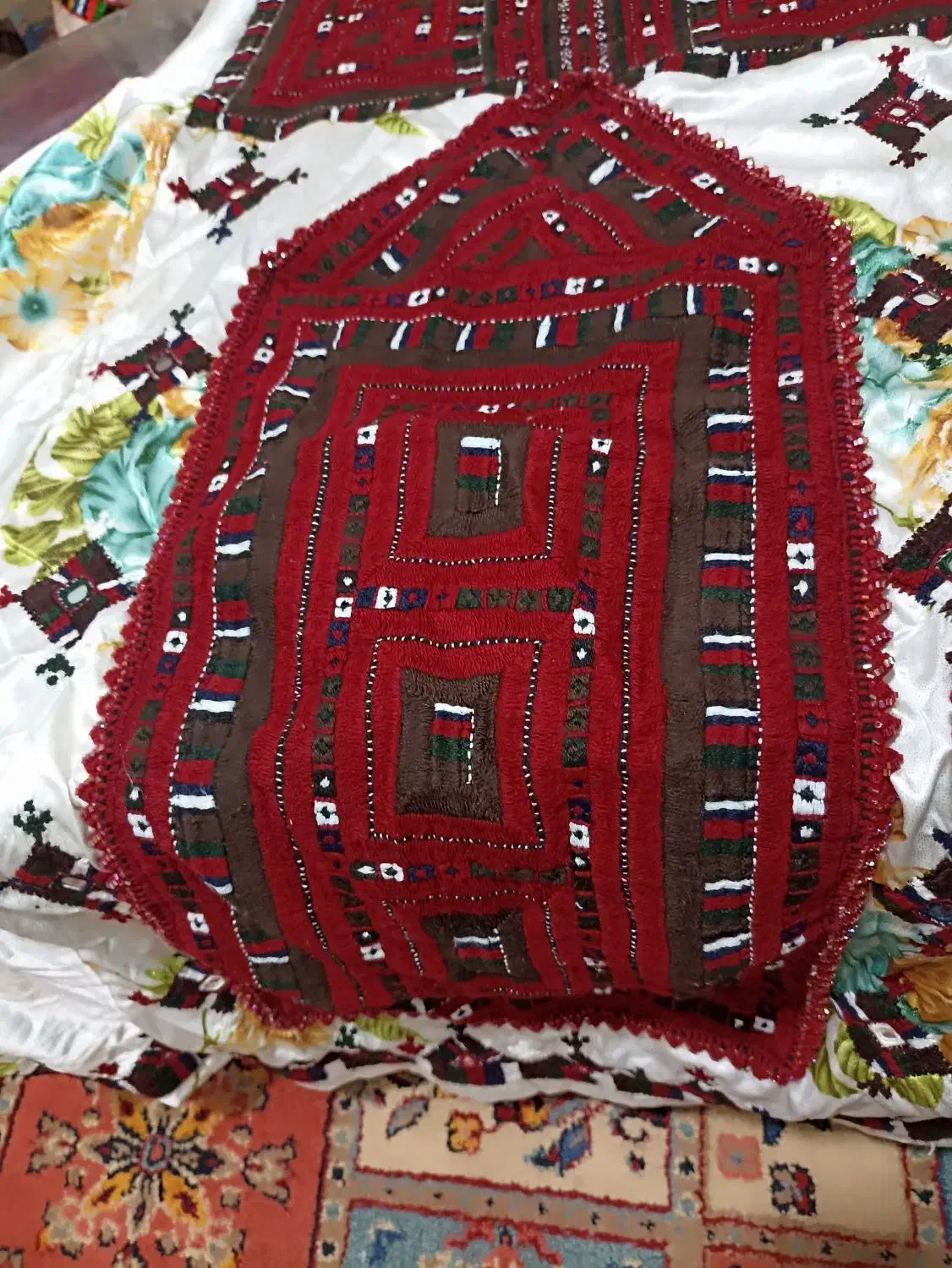 لباس نو بدون استفاده|لباس|کنارک, |دیوار