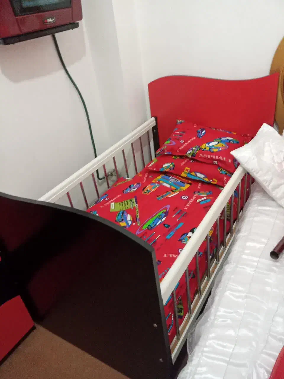 تخت و کمد درحدنو|اسباب و اثاث بچه|سراب, |دیوار
