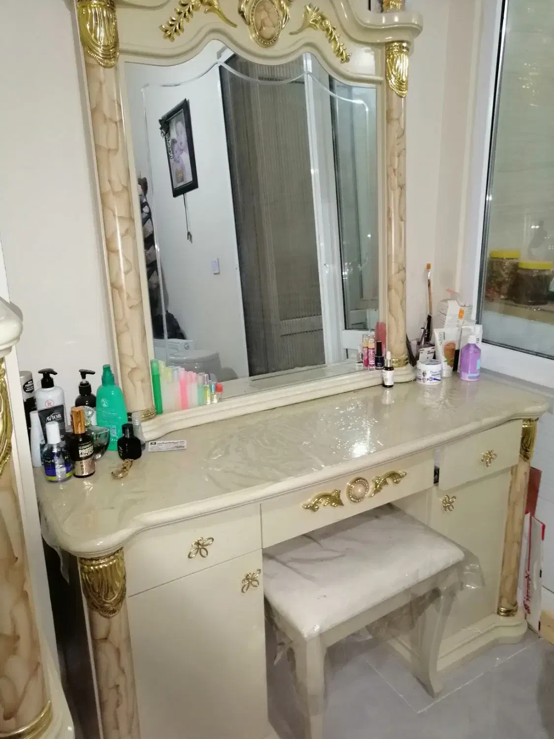 تخت خواب با همراه میز آرایش ودو عدد کنسول|تخت و سرویس خواب|قدس, شهر‌قدس|دیوار