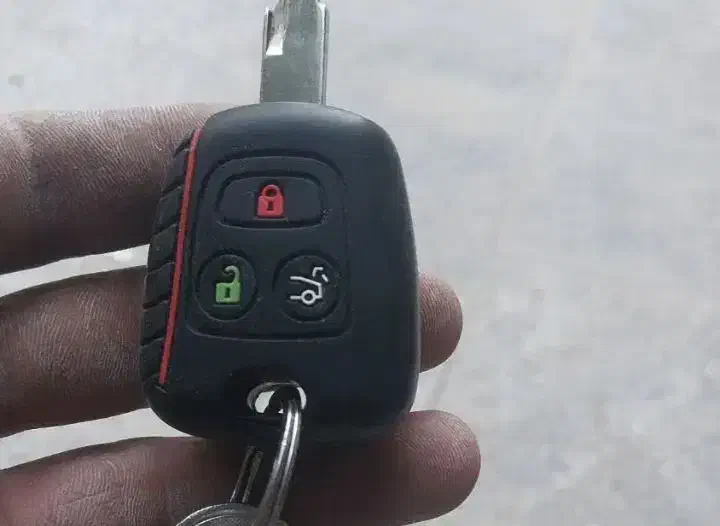 سوییچ با ریموت مطابق عکس گم کردم|اشیا|شیراز, شهرک صنعتی|دیوار