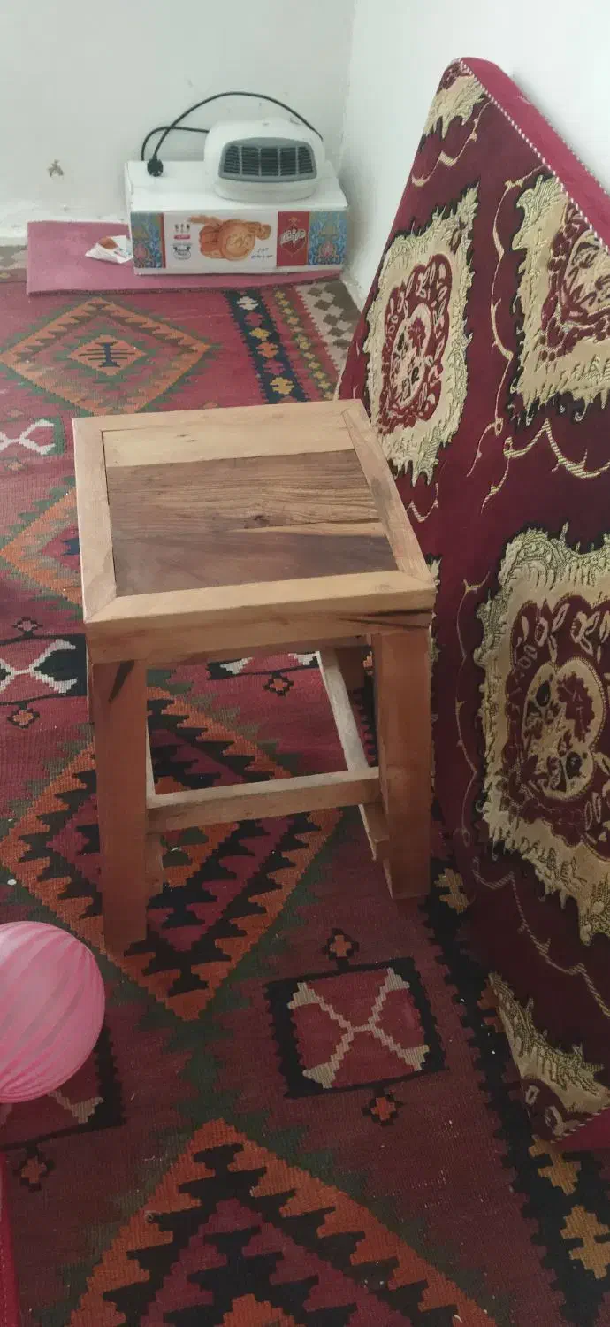 چارپایه|صندلی و نیمکت|مراغه, |دیوار